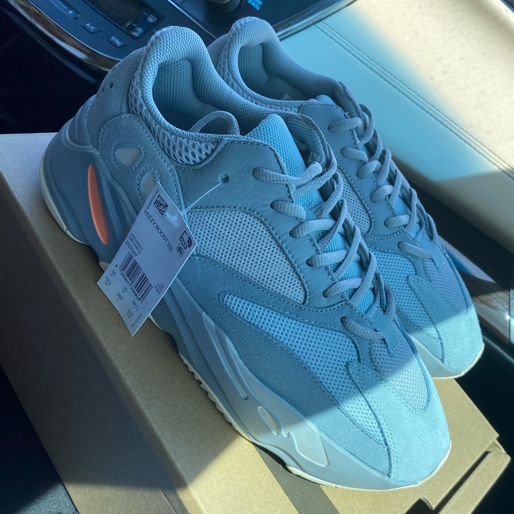 Yeezy boost 700